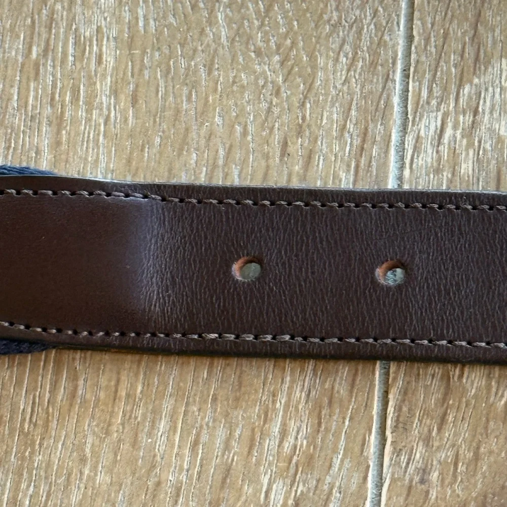 Classic Vineyard Vines kids belt size 30 navy whale pattern